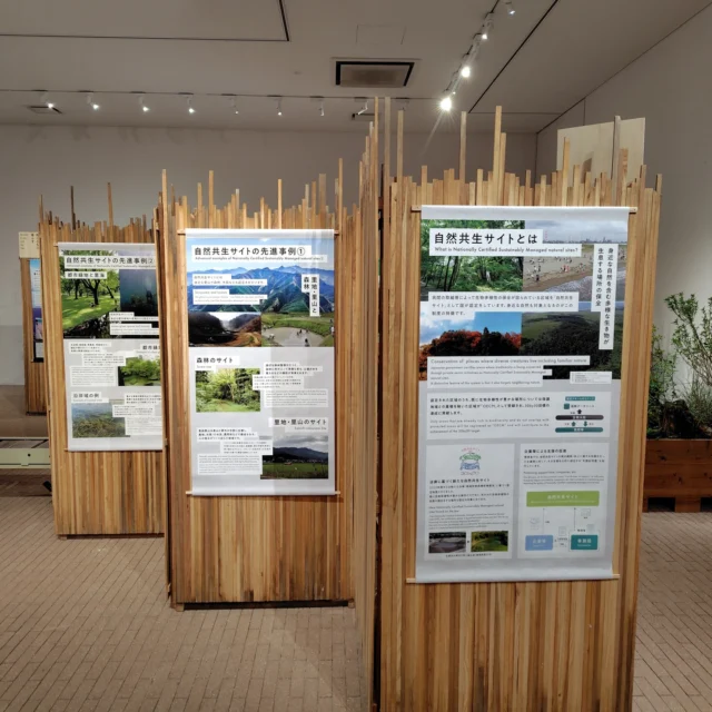 .
大阪・関西万博のギャラリーWESTにて開催していた「日本の国立公園」の展示に行ってきました。

デジタルスタンプラリーで4種類の動物スタンプを集めて、数量限定の「国立公園オリジナルバンダナ」GET！

まだ訪れたことのない国立公園に足を運んでみたいという気持ちが高まりました。

ギャラリーWESTは、万博会場の西端にあって少々距離がありますが、その分、落ち着いた雰囲気の中で展示をゆっくりと楽しめる空間でした。

#株式会社一成
#isseieco
#環境調査
#生物調査
#環境コンサルタント
#環境教育
#環境に関わる仕事
#自然に関わる仕事
#ビオトープ
#SDGs
#自然環境
#野生動物
#生き物好き
#自然観察
#生き物観察
#インターンシップ
#自然好き
#生態系
#生物多様性
#森林
#河川
#里山
#万博 
#expo2025 
#ギャラリーwest 
#国立公園 
#スタンプラリー 
#ネイチャーポジティブ