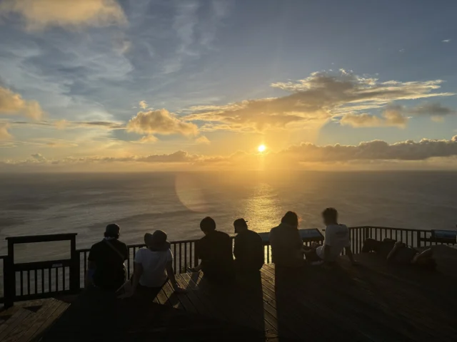 .
【小笠原渡島記①】
※６回にわたってお送りします^^

東京の竹芝桟橋を出港し、
24時間の船旅を終えて
やっと到着した
小笠原諸島父島🌴🌴🌴

本土では日が傾くと
かなり寒くなってきましたが、
ゆっくりと夕日を
楽しむことができました。
.
#株式会社一成
#isseieco
#環境調査
#生物調査
#環境コンサルタント
#環境教育
#環境に関わる仕事
#自然に関わる仕事
#ビオトープ
#SDGs
#自然環境
#野生動物
#生き物好き
#自然観察
#生き物観察
#インターンシップ
#自然好き
#生態系
#生物多様性
#森林
#河川
#里山
#小笠原 
#渡島記