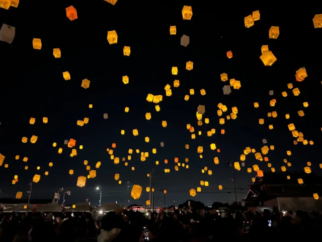 .
本社周辺のイベント、両荘スカイランタンまつり2025に行ってきました✨✨✨夜空いっぱいに浮かぶランタンの光が幻想的で、とてもきれいでした。

#株式会社一成
#isseieco
#環境調査
#生物調査
#環境コンサルタント
#環境教育
#環境に関わる仕事
#自然に関わる仕事
#ビオトープ
#SDGs
#自然環境
#野生動物
#生き物好き
#自然観察
#生き物観察
#インターンシップ
#自然好き
#生態系
#生物多様性
#森林
#河川
#里山
#両荘スカイランタンまつり 
#スカイランタン 
#ランタン